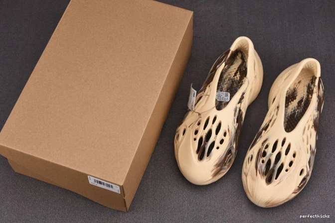 Yeezy Foam GX8774 Cream RNNR Clay MX Adidas 0801